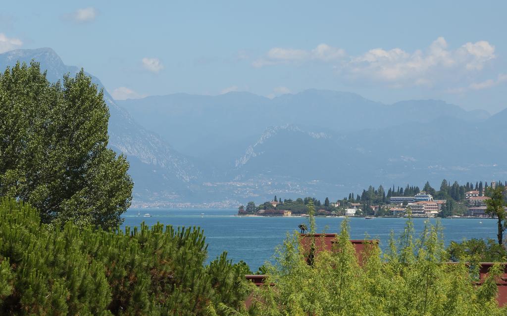 Hotel Holiday Sirmione Exterior photo